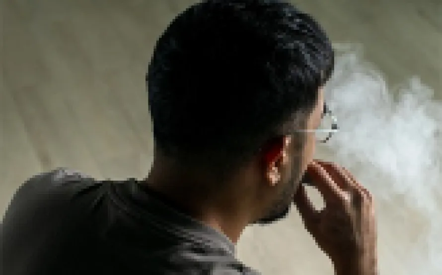 Marijuana içen bir kişi